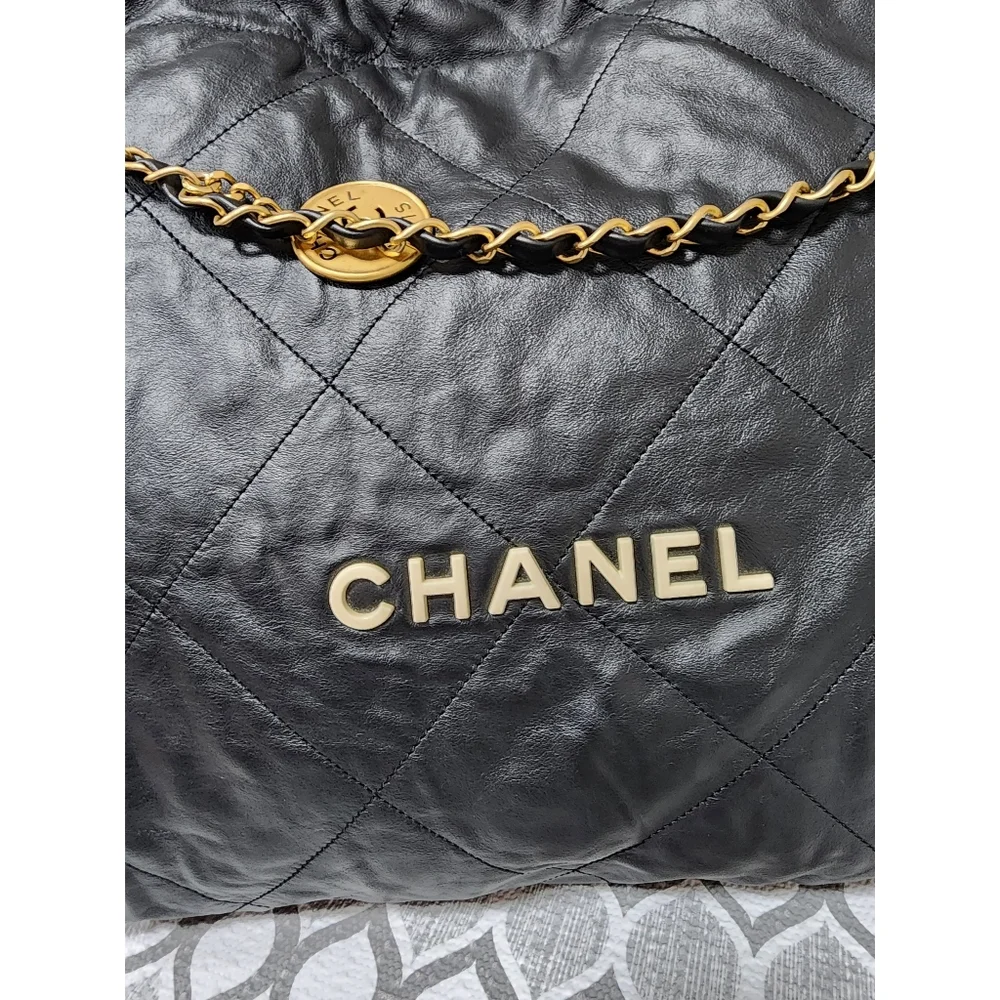 CHANEL Quilted Shiny Calfskin Leather 22 Hobo Bag Black